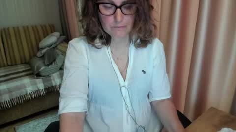 Lauraoven1 online show from 05/22/26, 08:42