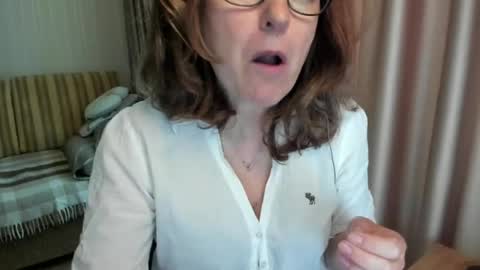 Lauraoven1 online show from 05/25/26, 09:26