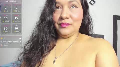 laurasofia01 online show from 10/15/25, 04:56