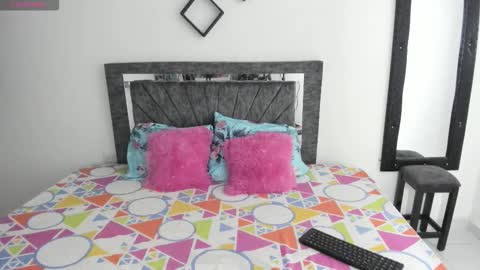 laurasofia01 online show from 11/06/25, 02:40