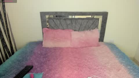 laurasofia01 online show from 04/15/26, 02:40