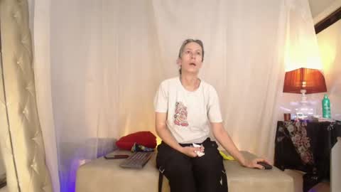 Snapshot of laurasofia45 chatting on 06/19/26, 11:25 Laura Sofia online show from 06/19/26, 11:25