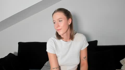Snapshot of laurasommer chatting on 07/27/26, 06:04 Laura Lara Sommer online show from 07/27/26, 06:04