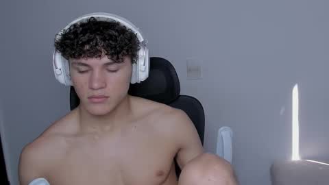 Laureent online show from 10/26/25, 06:14