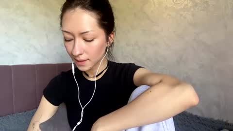 Snapshot of laurelimaino chatting on 06/29/26, 01:11 laurelimaino online show from 06/29/26, 01:11