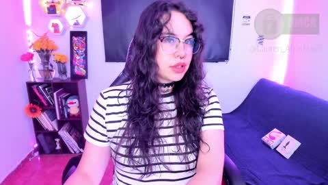  Im Lauren  independent model   online show from 01/01/25, 10:56