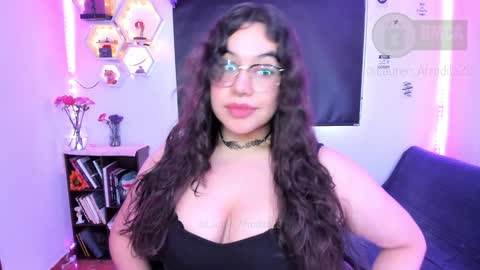  Im Lauren  independent model   online show from 01/25/25, 08:42
