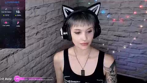 Snapshot of lauren_raquel chatting on 10/05/25, 06:06 Eva online show from 10/05/25, 06:06