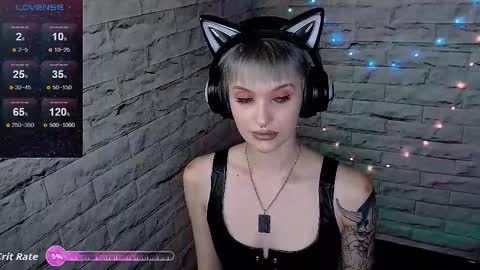 Snapshot of lauren_raquel chatting on 10/16/25, 06:09 Eva online show from 10/16/25, 06:09