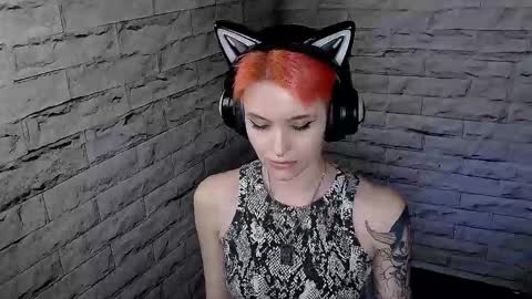 Snapshot of lauren_raquel chatting on 04/24/26, 06:21 Eva online show from 04/24/26, 06:21