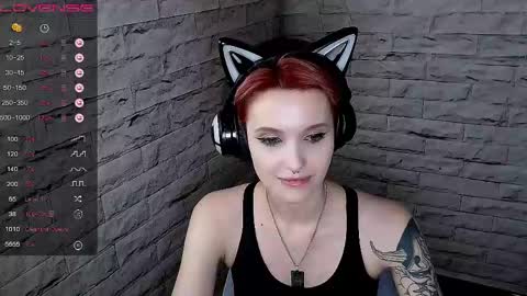 Snapshot of lauren_raquel chatting on 05/18/26, 06:58 Eva online show from 05/18/26, 06:58