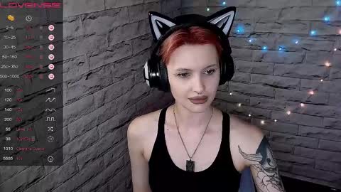 Snapshot of lauren_raquel chatting on 05/26/26, 06:04 Eva online show from 05/26/26, 06:04