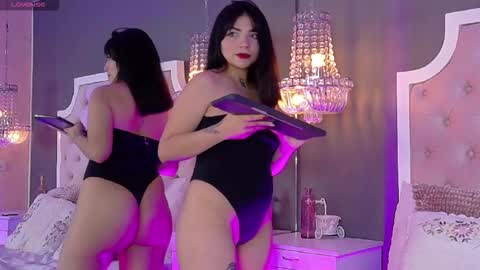 Snapshot of laurenbecker_ chatting on 10/23/25, 04:17 Lauren online show from 10/23/25, 04:17
