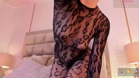    online show from 10/31/25, 04:02