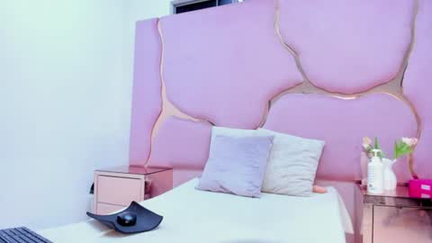 Snapshot of laurendpink chatting on 07/13/26, 01:58 laurendpink online show from 07/13/26, 01:58