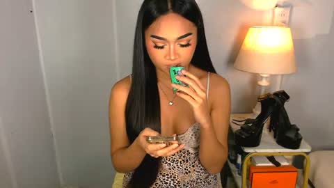 Snapshot of laurenfox16 chatting on 06/25/26, 05:17 chloe3 online show from 06/25/26, 05:17