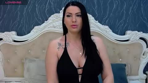 Snapshot of laurenjenssen chatting on 02/16/25, 11:27 Laura online show from 02/16/25, 11:27