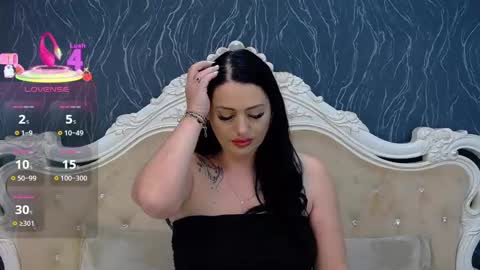 Snapshot of laurenjenssen chatting on 02/23/25, 12:05 Laura online show from 02/23/25, 12:05