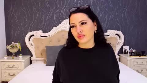 Snapshot of laurenjenssen chatting on 10/05/25, 06:01 Laura online show from 10/05/25, 06:01