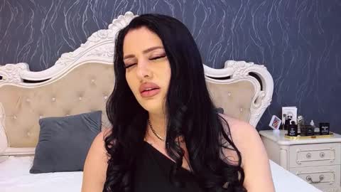 Laura online show from 03/28/26, 02:27