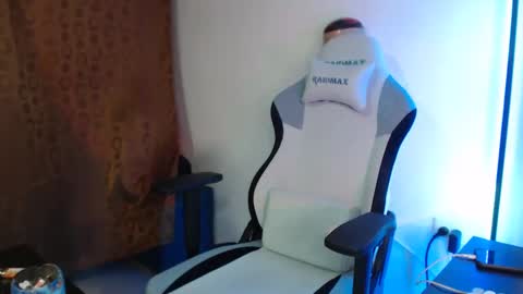 Snapshot of laurenphillipsx chatting on 12/11/24, 01:26 Lauren online show from 12/11/24, 01:26