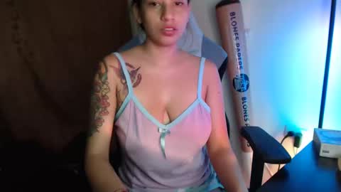 Snapshot of laurenphillipsx chatting on 12/16/24, 02:38 Lauren online show from 12/16/24, 02:38