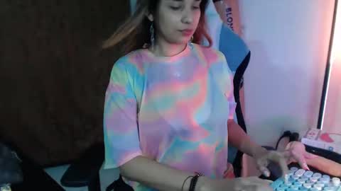 Snapshot of laurenphillipsx chatting on 12/19/24, 10:53 Lauren online show from 12/19/24, 10:53