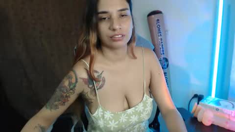 Snapshot of laurenphillipsx chatting on 01/15/25, 06:19 Lauren online show from 01/15/25, 06:19