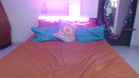 Snapshot of laurenphillipsx chatting on 10/17/25, 09:50 Lauren online show from 10/17/25, 09:50