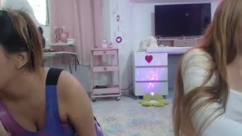 Snapshot of laurenphillipsx chatting on 02/25/26, 02:37 Lauren online show from 02/25/26, 02:37