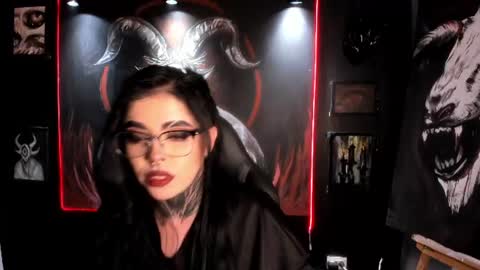Snapshot of laurenrousexx chatting on 07/04/26, 02:07 LAUREN INDEPENDENT MODEL HELP ME REACH 100 LIKES PLS online show from 07/04/26, 02:07