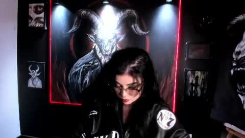 Snapshot of laurenrousexx chatting on 07/23/26, 01:58 LAUREN INDEPENDENT MODEL HELP ME REACH 100 LIKES PLS online show from 07/23/26, 01:58