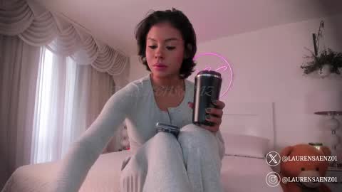 Lauren Saenz online show from 03/06/25, 12:09