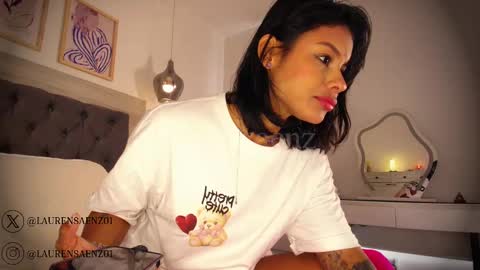 Lauren Saenz online show from 09/27/25, 11:59