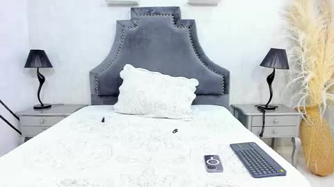 Lauren  online show from 12/22/25, 03:31