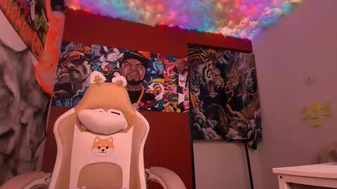 Snapshot of laurent0502 chatting on 10/17/25, 04:04 Laurent online show from 10/17/25, 04:04