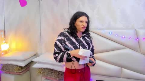 Laurent online show from 12/18/25, 10:43