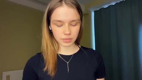 Bella online show from 03/12/26, 12:00