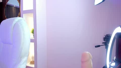 Lau Roberts online show from 03/12/25, 07:13