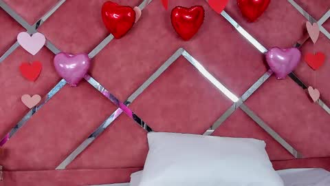 LauryJonson  online show from 02/14/25, 08:05