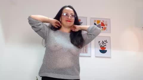 Snapshot of lauryn_jones chatting on 02/26/26, 08:08 Laury online show from 02/26/26, 08:08