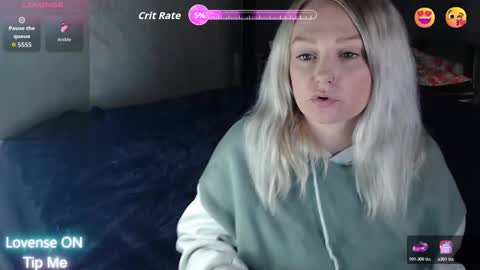 Snapshot of laurynrox chatting on 11/18/25, 10:03 Lauryn Roxx online show from 11/18/25, 10:03