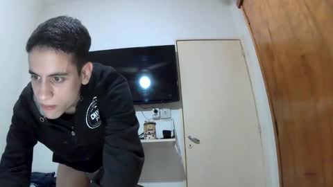 Snapshot of lauti_twink chatting on 12/02/24, 06:09 Lautaro online show from 12/02/24, 06:09