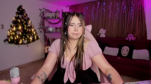 Snapshot of lauu_r chatting on 12/06/24, 07:10 online show from 12/06/24, 07:10