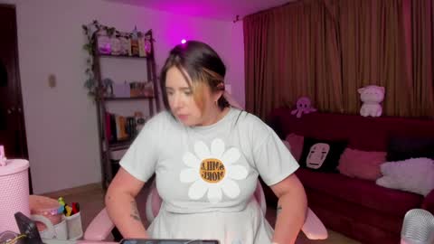 Snapshot of lauu_r chatting on 01/02/25, 02:33 online show from 01/02/25, 02:33