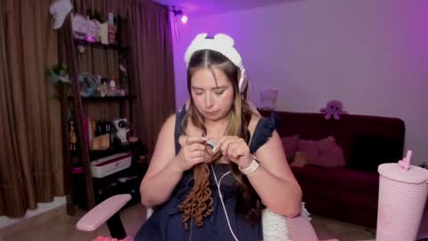 Snapshot of lauu_r chatting on 01/21/25, 07:37 online show from 01/21/25, 07:37