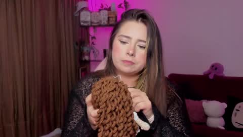 Snapshot of lauu_r chatting on 01/25/25, 03:19 online show from 01/25/25, 03:19