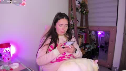 Snapshot of lauu_r chatting on 09/20/25, 12:11 online show from 09/20/25, 12:11