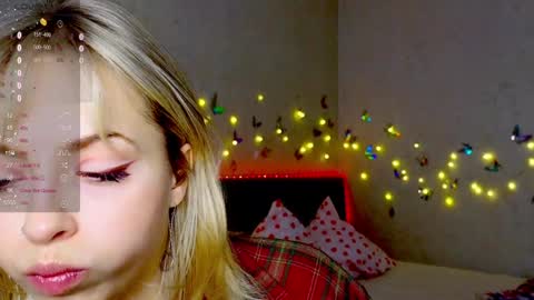 Snapshot of lavenderlav chatting on 01/01/25, 04:29 Melissa online show from 01/01/25, 04:29