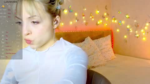 Snapshot of lavenderlav chatting on 01/12/25, 03:25 Melissa online show from 01/12/25, 03:25